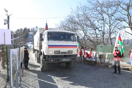 Total of 30 vehicles of peacekeepers move freely through Khankandi-Lachin road