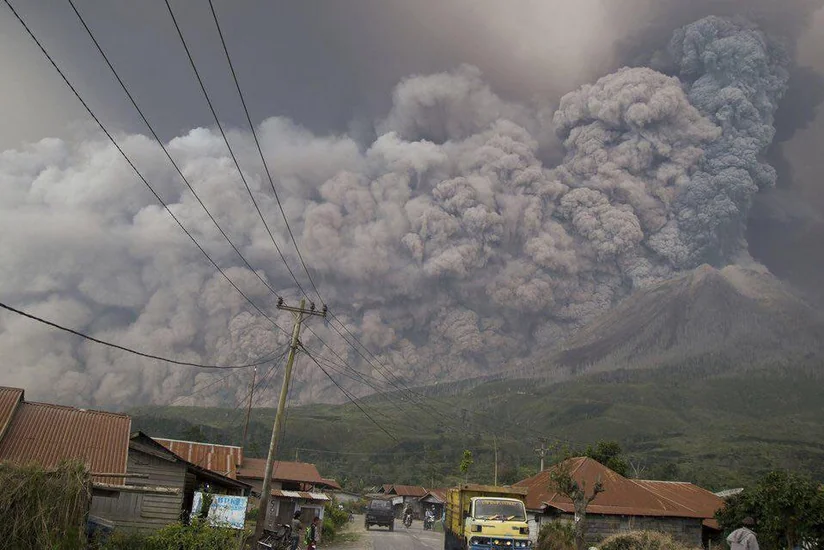 Число жертв извержения вулкана в Индонезии возросло до 39