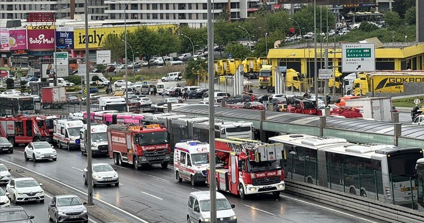 Число пострадавших в ДТП с метробусами в Стамбуле возросло до 48