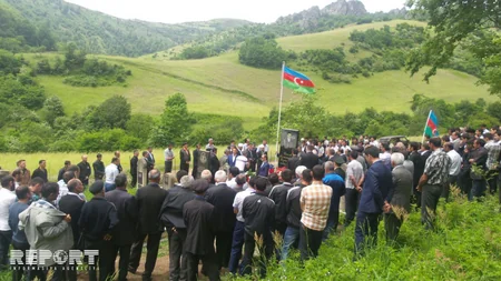 Медаль прапорщика ВС Азербайджана, павшего шехидом, вручена его семье - ФОТО