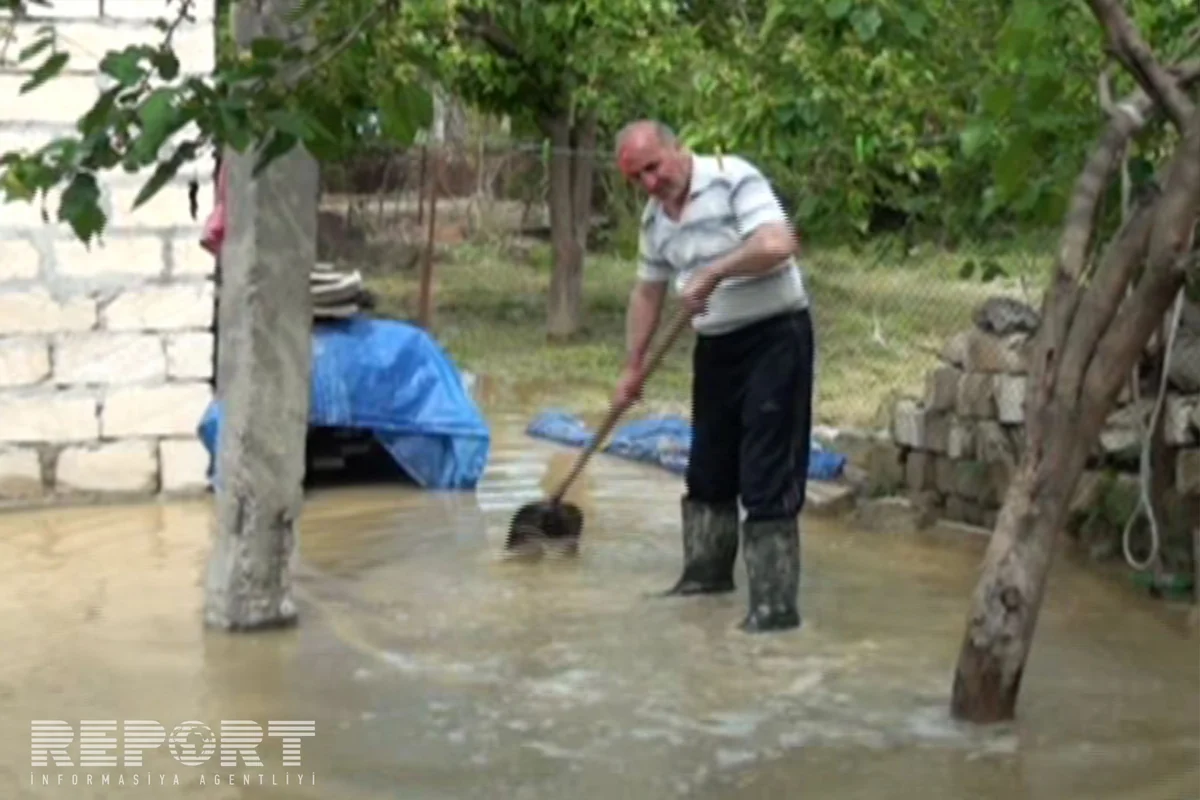 Mingəçevirdə fərdi yaşayış evlərini sel basıb - FOTO