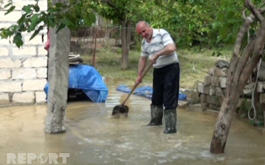 Mingəçevirdə fərdi yaşayış evlərini sel basıb - FOTO