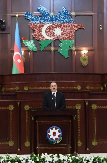 Prezident İlham Əliyev Azərbaycan parlamentinin 100 illiyi münasibətilə keçirilən təntənəli iclasda iştirak edib
