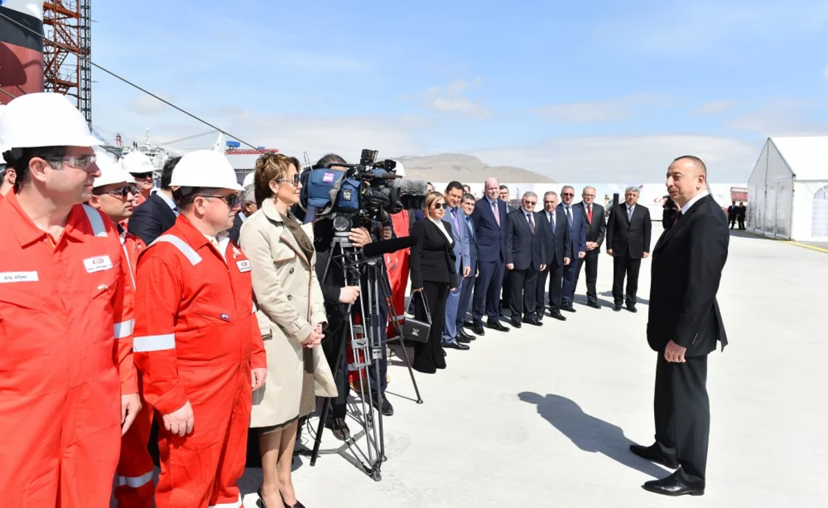 Prezident İlham Əliyev: “Yarımdalma qazma qurğusunun istifadəyə verilməsi Azərbaycan neft sənayesində çox tarixi bir hadisədir“