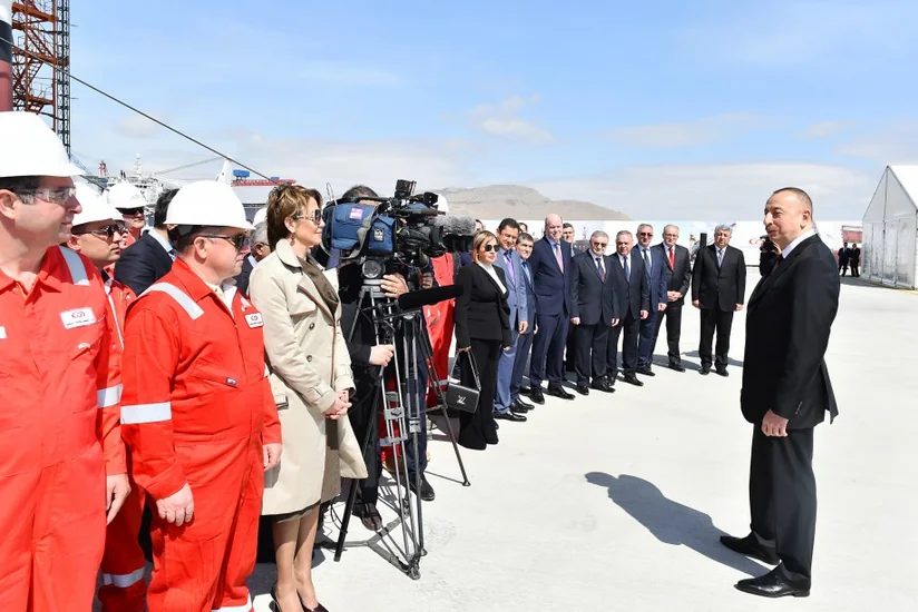 Prezident İlham Əliyev: “Yarımdalma qazma qurğusunun istifadəyə verilməsi Azərbaycan neft sənayesində çox tarixi bir hadisədir“