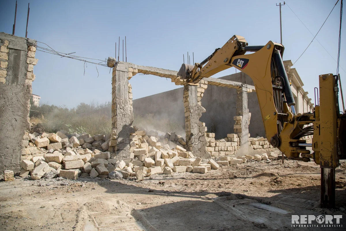 “Zeytunluq”da 3 hektar ərazinin hasarları sökülüb - VİDEO