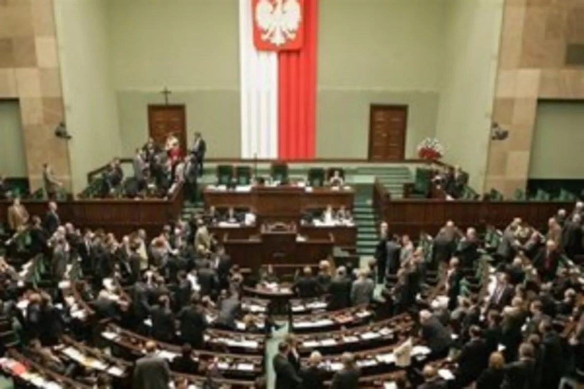 ​Polşada üç nazir və Seymin spikeri istefa verib