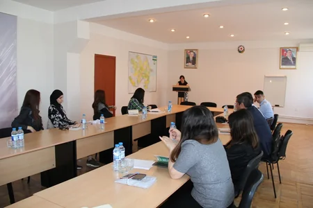Dövlət Miqrasiya Xidmətinin əməkdaşları sahibkarlara təlim keçib