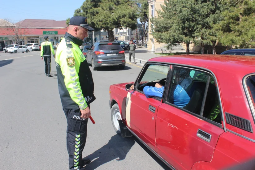 Qaxda təhlükəsizlik kəmərindən istifadə etməyən sürücülər cərimələnib