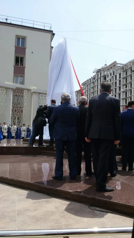 В Махачкале состоялось открытие памятника видному государственному деятелю Азизу Алиеву - ФОТО