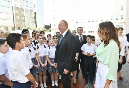 Prezident İlham Əliyev Bakıdakı 20 nömrəli məktəb-liseyin yeni binasının açılışında iştirak edib - YENİLƏNİB