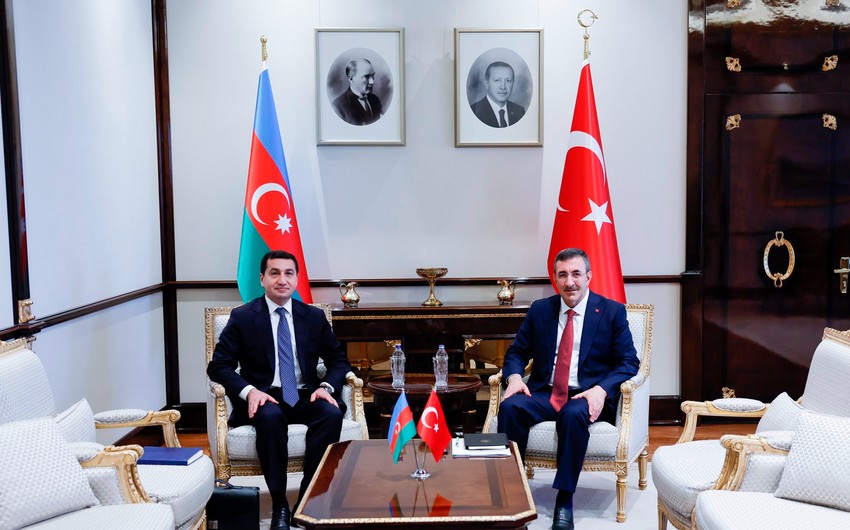 Cevdet Yılmaz və Hikmət Hacıyev ikitərəfli münasibətləri müzakirə ediblər