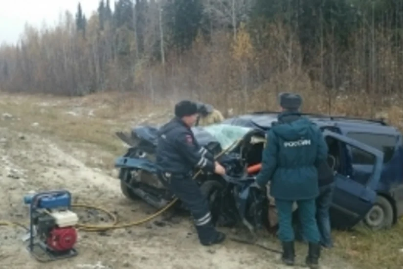 В Тюменской области столкнулись 3 автомобиля: 5 погибших, 3 раненых
