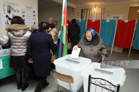 Bakıda prezident seçkiləri: aktivlik günün ikinci yarısında da davam edir - FOTOREPORTAJ