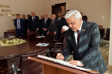 SOCAR prezidenti Neft Daşlarında neftçilərlə görüşüb