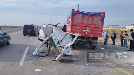 Kürdəmirdə mikroavtobus traktorla toqquşub, xəsarət alanlar var