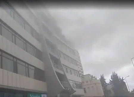 Bakıda biznes mərkəzində baş verən yanğın söndürülüb, 40 nəfər təxliyyə olunub - YENİLƏNİB - 2