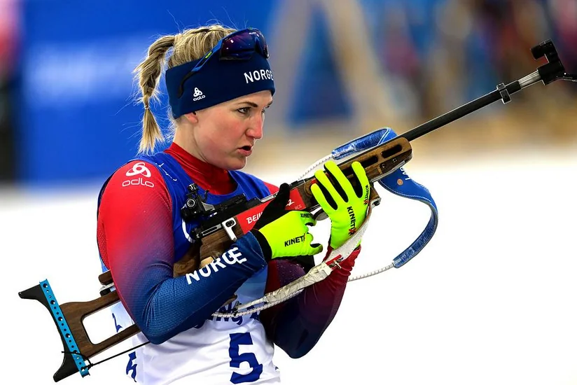 Норвежская биатлонистка Рёйселанн стала трехкратной олимпийской чемпионкой