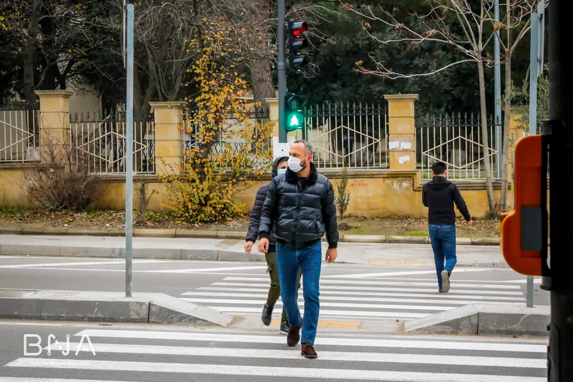 В Баку на 22 улицах созданы 106 одноуровневых пешеходных переходов