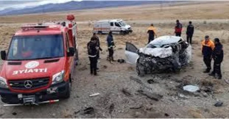 В Турции столкнулись два автомобиля, погибли 3, ранены 4 человека