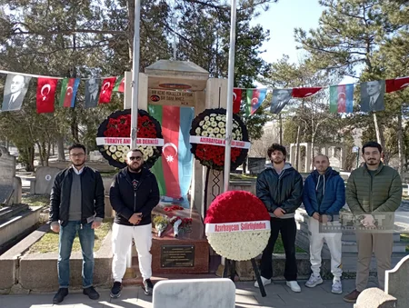 Ankaradakı Azərbaycan Kültür Dərnəyinin üzvləri Rəsulzadənin məzarını ziyarət edib