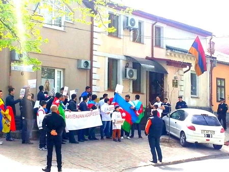 Azərbaycanlı tələbələr Moldovada nümayiş keçiriblər