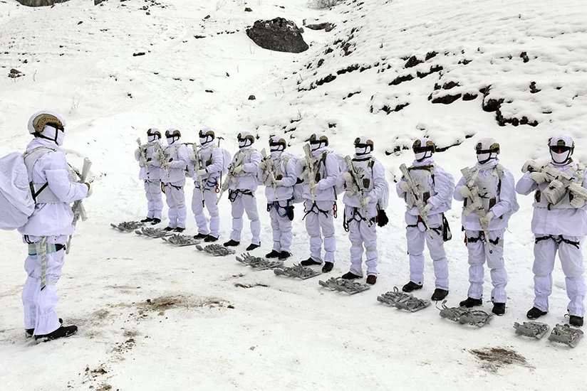 В азербайджанской армии продолжаются учения с частями и подразделениями спецназа