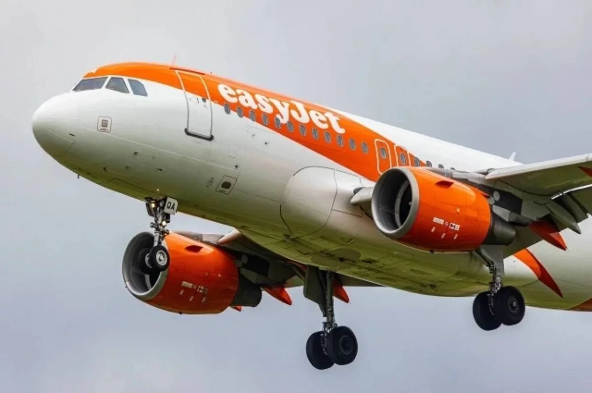 Fransada sərnişinin pilot kabinəsinə girmək cəhdindən sonra təyyarə aeroporta geri dönüb