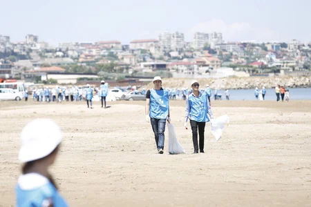Beach clean-up campaign held in Azerbaijan