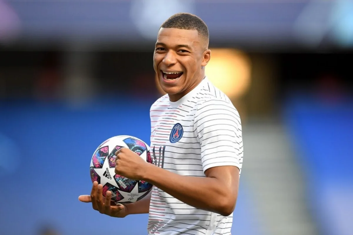 Mbappe İbrahimoviçi PSJ-də qol sayında üstələyib