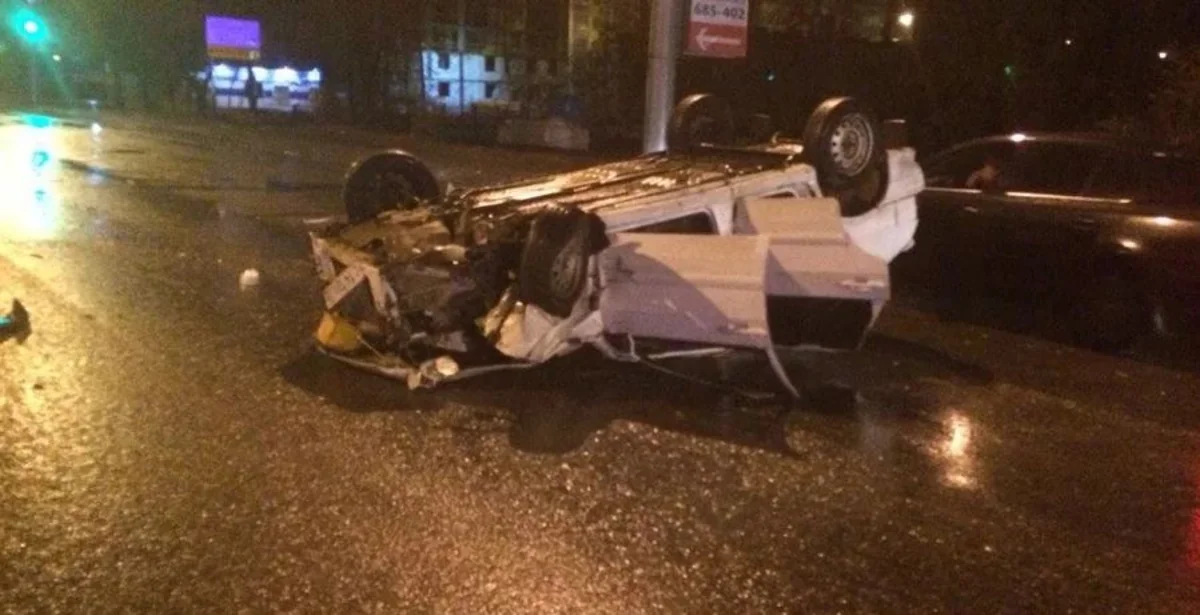 Şəmkirdə içərisində polislərin olduğu avtomobil aşıb, ölən və yaralananlar var