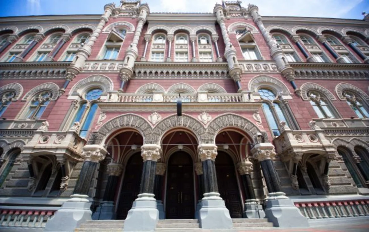 Ukraine's foreign reserves fall 