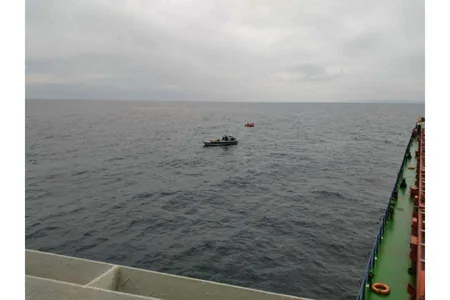 Azərbaycan dənizçiləri İon dənizində batmaq təhlükəsi ilə üzləşən 3 miqrantın həyatını xilas edib