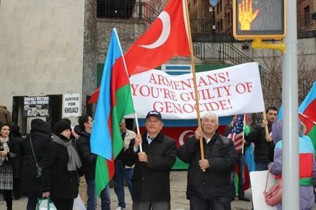 BMT-nin Nyu-Yorkdakı mənzil-qərərgahı qarşısında etiraz mitinqi keçirilib