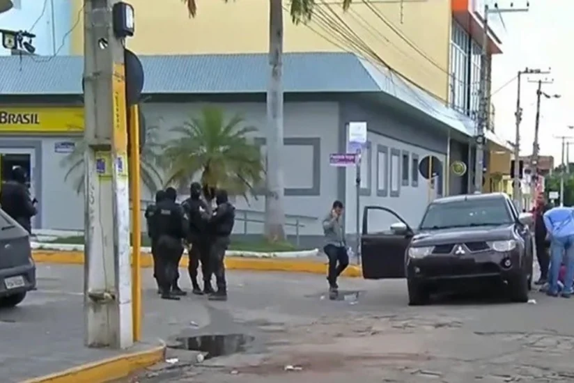 В Бразилии в перестрелке между грабителями и полицейскими погибло 12 человек