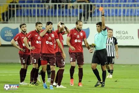 Neftçi Sumqayıtı məğlub edib, məşqçi və futbolçular arasında dava düşüb - VİDEO