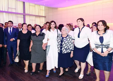 Azərbaycanın Birinci vitse-prezidenti Mehriban Əliyeva məcburi köçkünlərin tədbirində iştirak edib