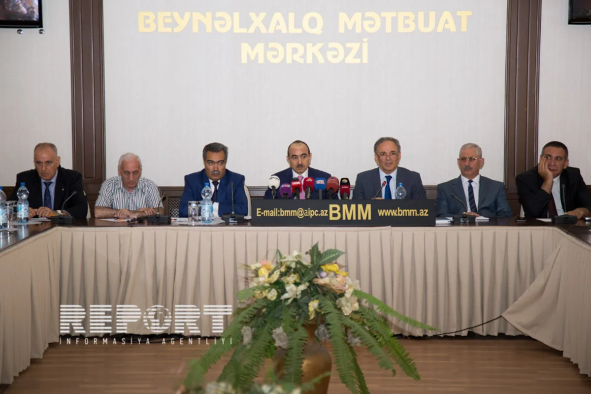 Azərbaycan Prezidentinin köməkçisi KİV rəhbərləri ilə görüşüb - FOTO
