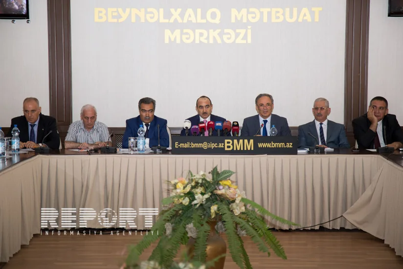 Azərbaycan Prezidentinin köməkçisi KİV rəhbərləri ilə görüşüb - FOTO
