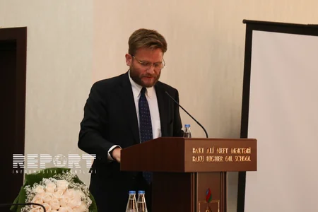 Bakı Ali Neft Məktəbində 2015-2016-cı tədris ilinin başlanması münasibətilə tədbir keçirilib