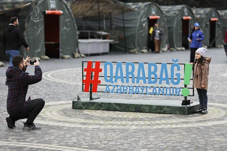 Böyük zəfərin yarmarkasından - FOTOREPORTAJ