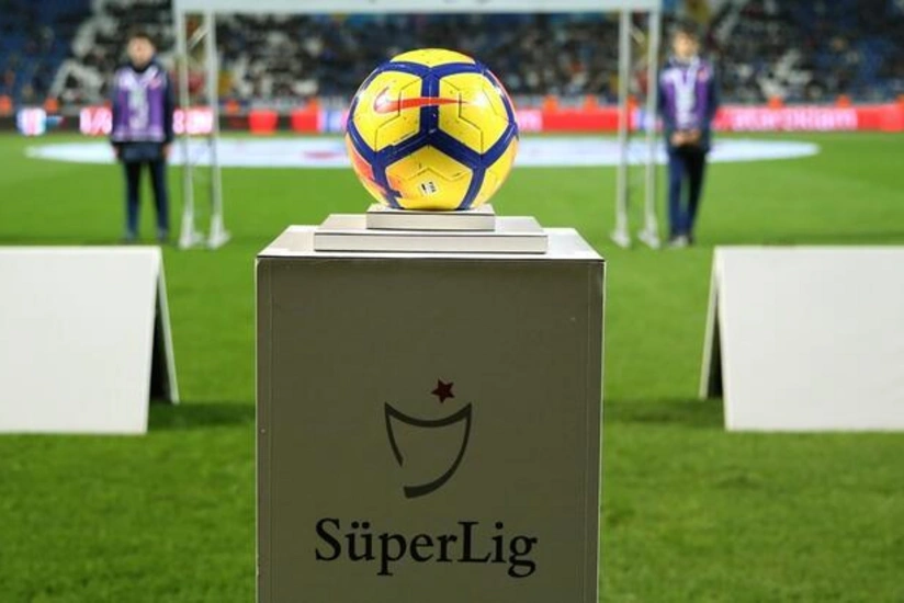 Türkiyədə futbol liqaları dayandırıldı