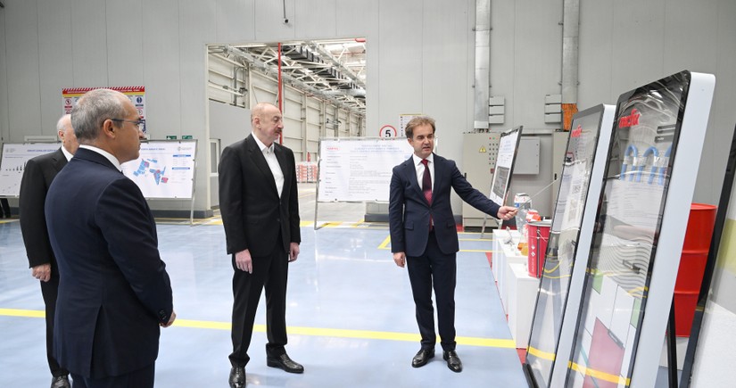 Prezident İlham Əliyev Sumqayıt Kimya Sənaye Parkında bir sıra müəssisələrin açılışını edib