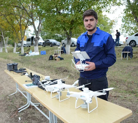 “Dron idarəedilməsi və dəqiq aqronomluq” üzrə təlimlər izlənilib