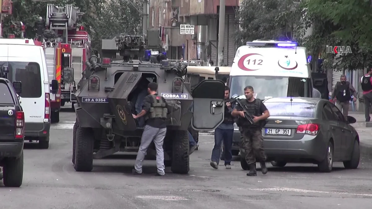 Türkiyədə terror aktı nəticəsində bir hərbçi ölüb, biri yaralanıb