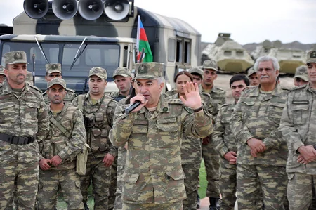 Döyüşlərdə iştirak edən şəxsi heyət arasında təbliğat işləri davam edir