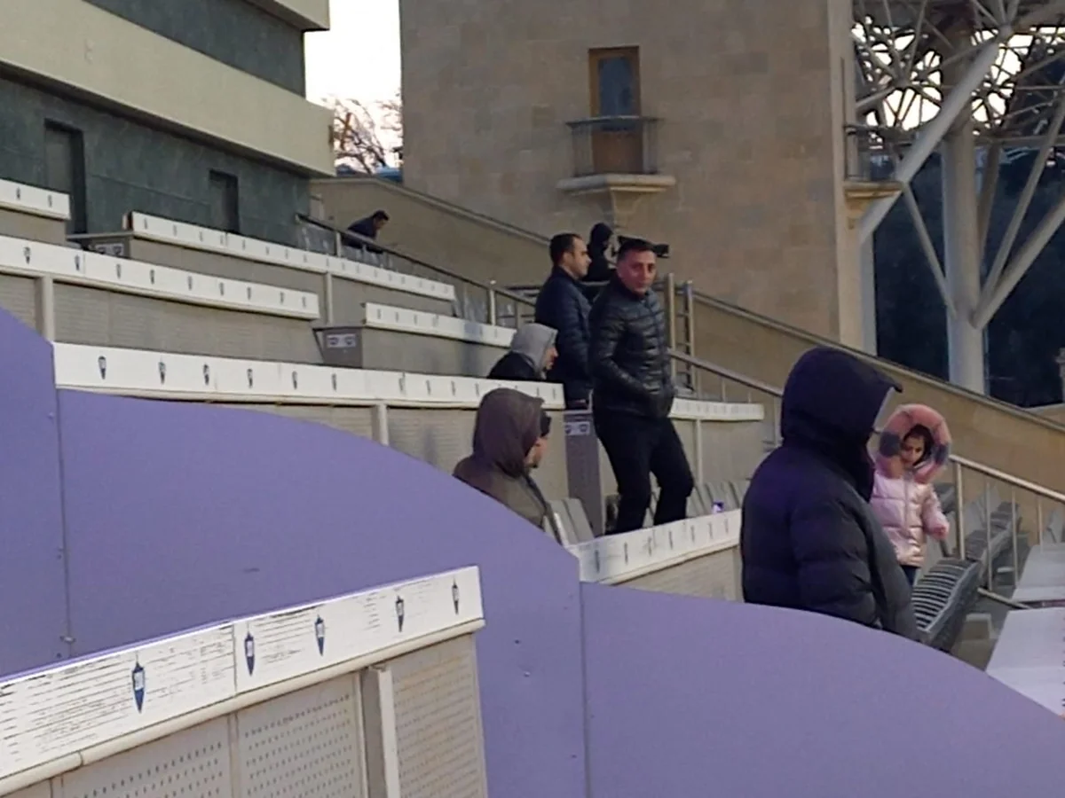 Marsel klubunun skautu Qarabağın oyununu izləyir