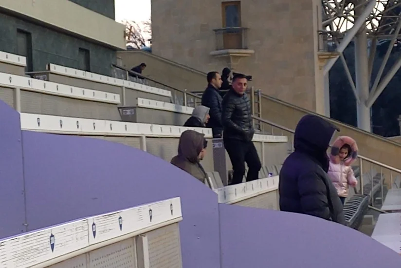 Marsel klubunun skautu Qarabağın oyununu izləyir