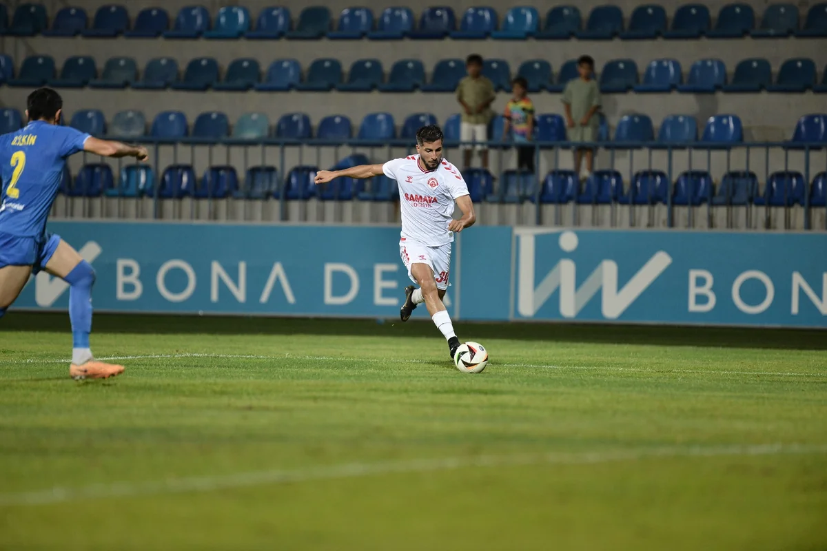 Araz-Naxçıvanın futbolçusu 300-cü oyununu keçirib