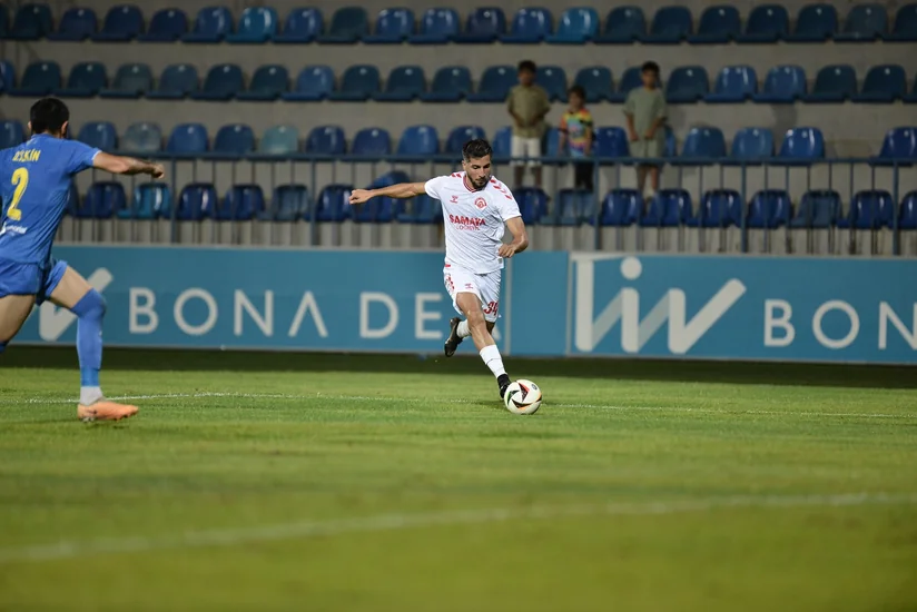 Araz-Naxçıvanın futbolçusu 300-cü oyununu keçirib